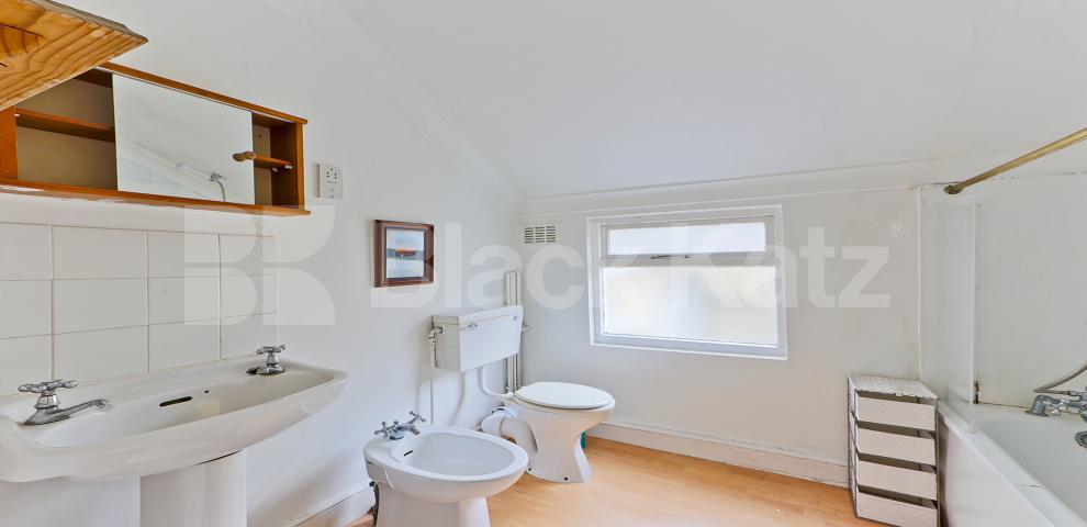 			LET, 3 Bedroom, 1 bath, 1 reception Apartment			 Elms Crescent , Abbeville Village. Clapham